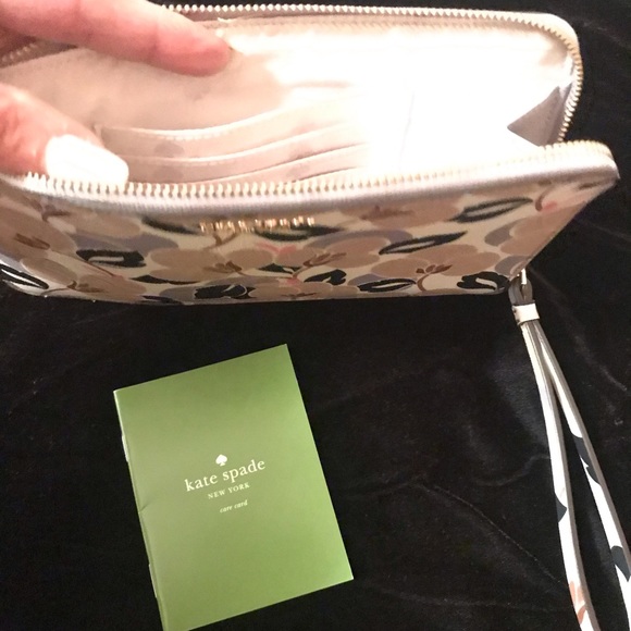 Kate Spade Brand New with tags floral wristlet - Picture 6 of 7